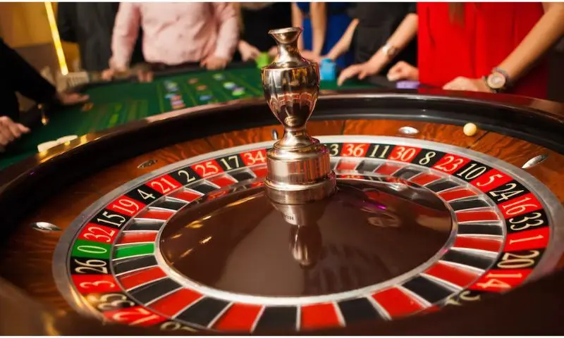 Hướng dẫn chi tiết và cơ bản nhất về cách chơi Roulette Hello88